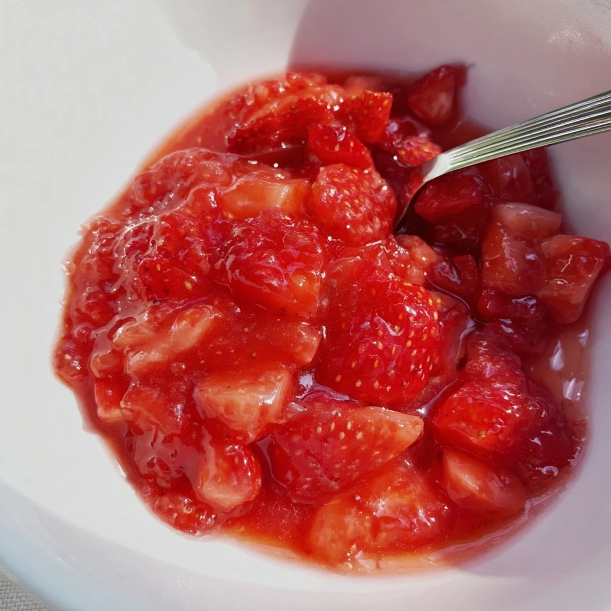 Chilled Strawberry Cake Filling Recipe spread between cake layers, sweet-tart aroma